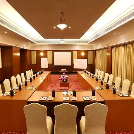 Greenpark Chennai Extérieur photo A meeting room at a hotel
