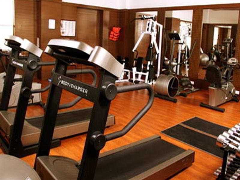 Greenpark Chennai Extérieur photo A gym