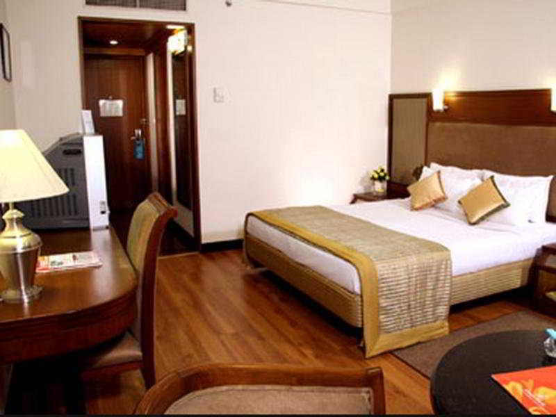 Greenpark Chennai Extérieur photo A room at the Imperial