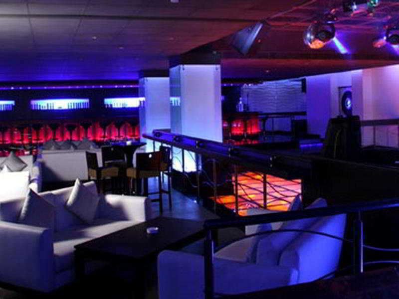 Greenpark Chennai Extérieur photo The interior of the nightclub