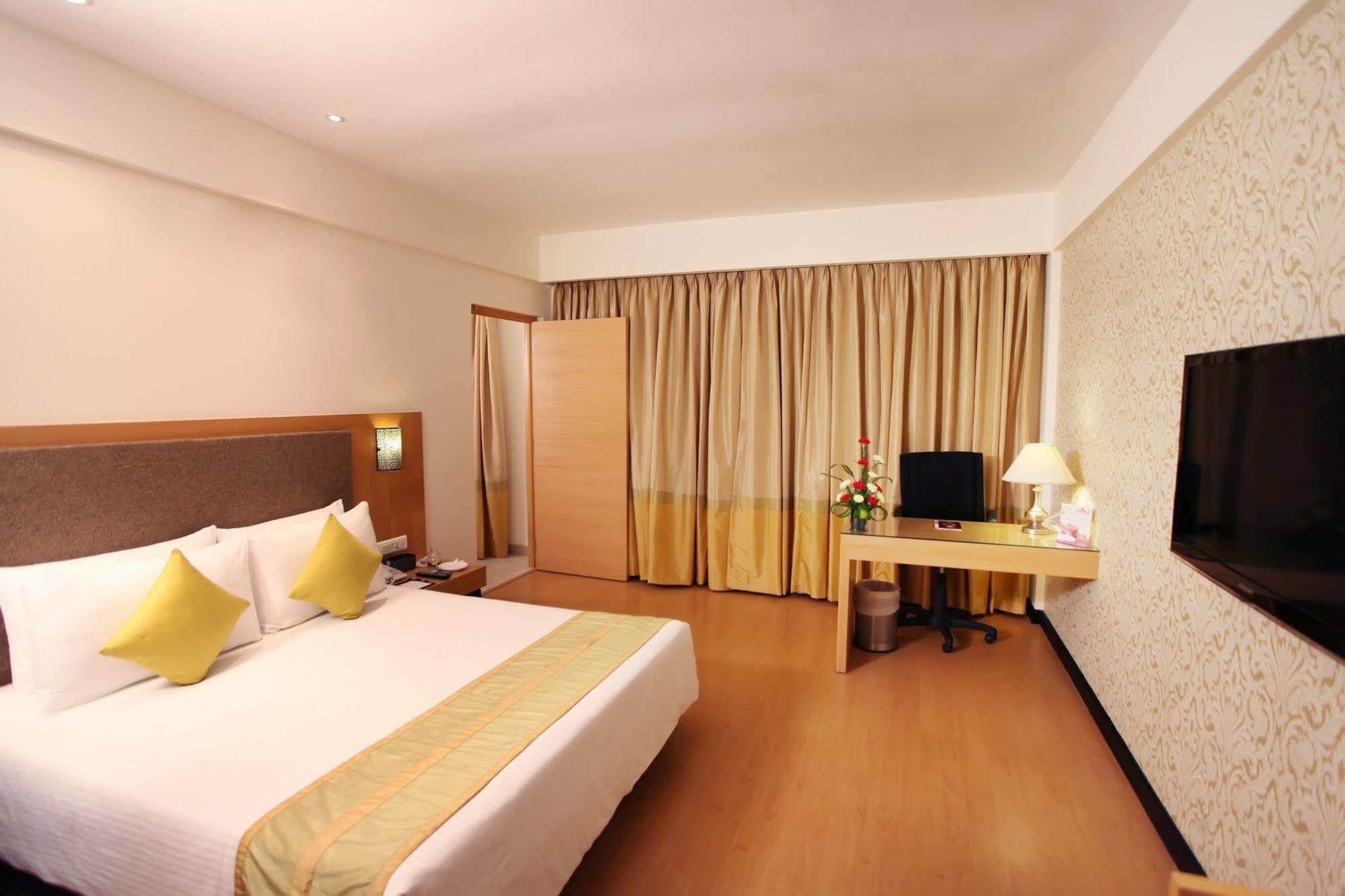 Greenpark Chennai Extérieur photo A room at the hotel