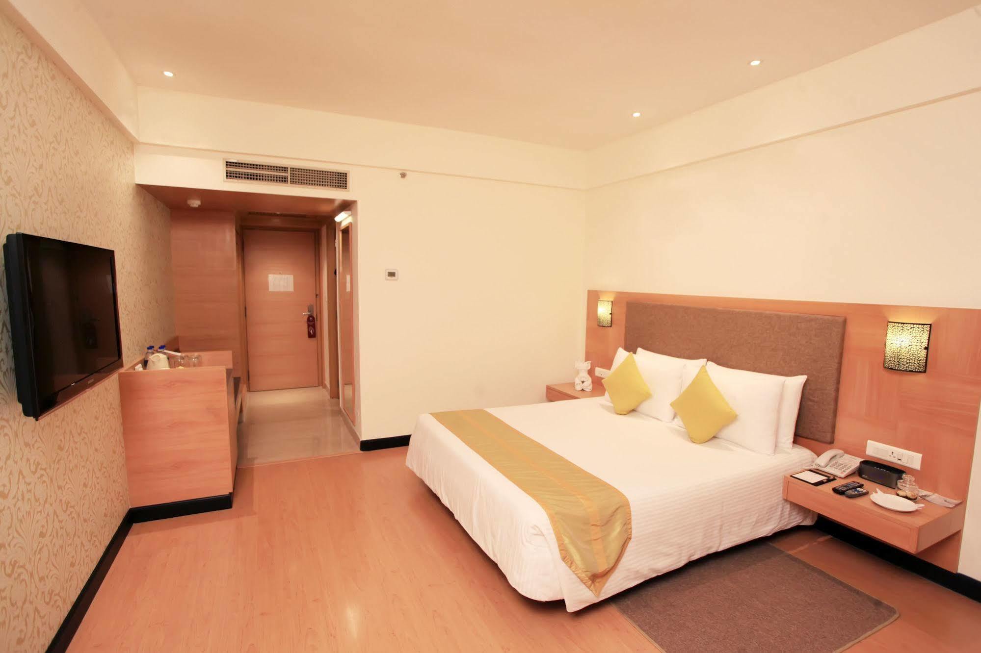 Greenpark Chennai Extérieur photo A room at the hotel
