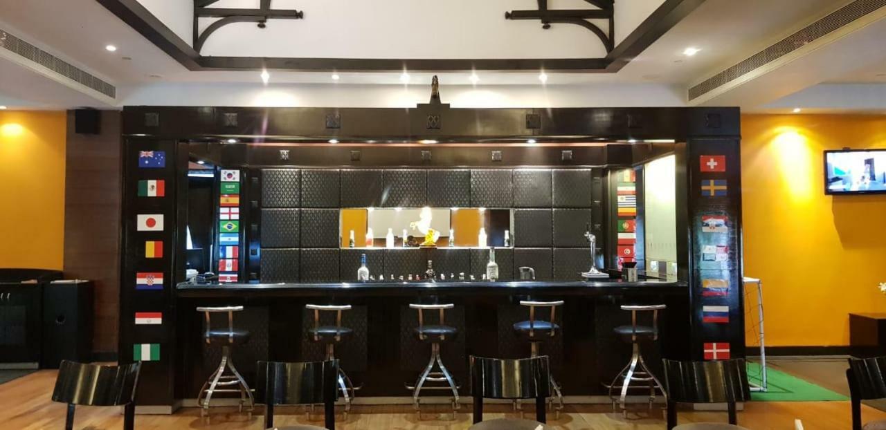 Greenpark Chennai Extérieur photo A coffee bar in a coffee shop
