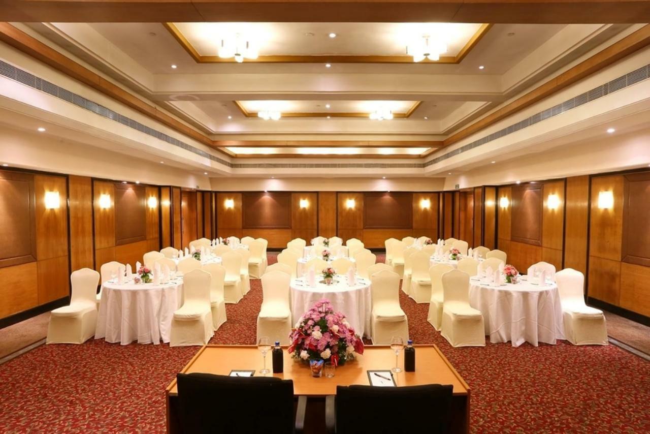 Greenpark Chennai Extérieur photo The Royal