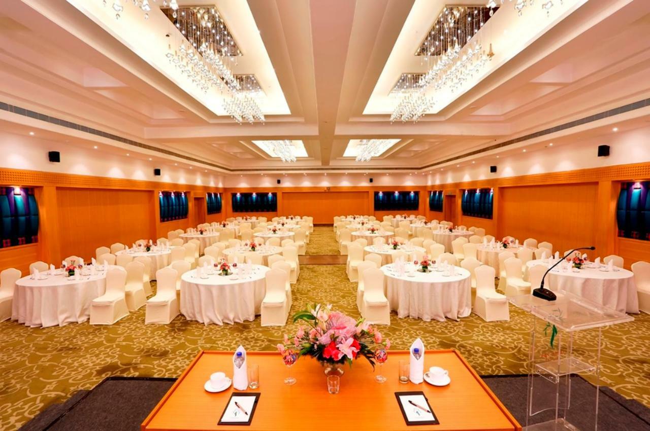 Greenpark Chennai Extérieur photo The Royal Hall
