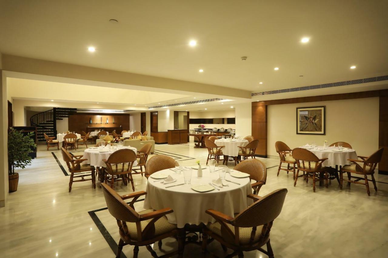 Greenpark Chennai Extérieur photo The restaurant at the hotel