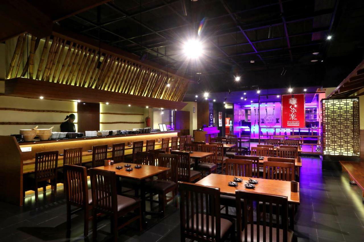 Greenpark Chennai Extérieur photo Interior of a restaurant in the mall
