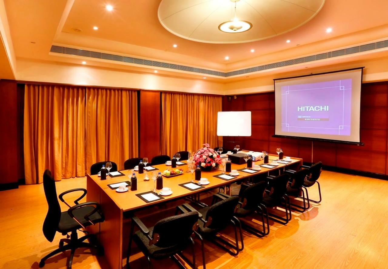 Greenpark Chennai Extérieur photo Boardroom at the Taj Bengal